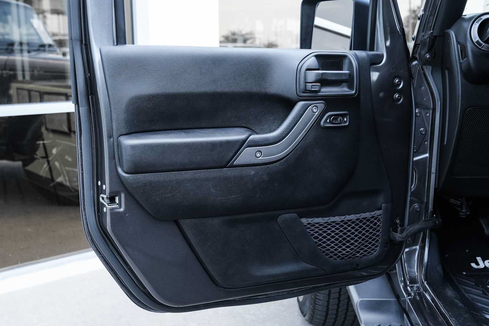 Used 2018 Jeep Wrangler Unlimited Sport S AWD/4WD image 35