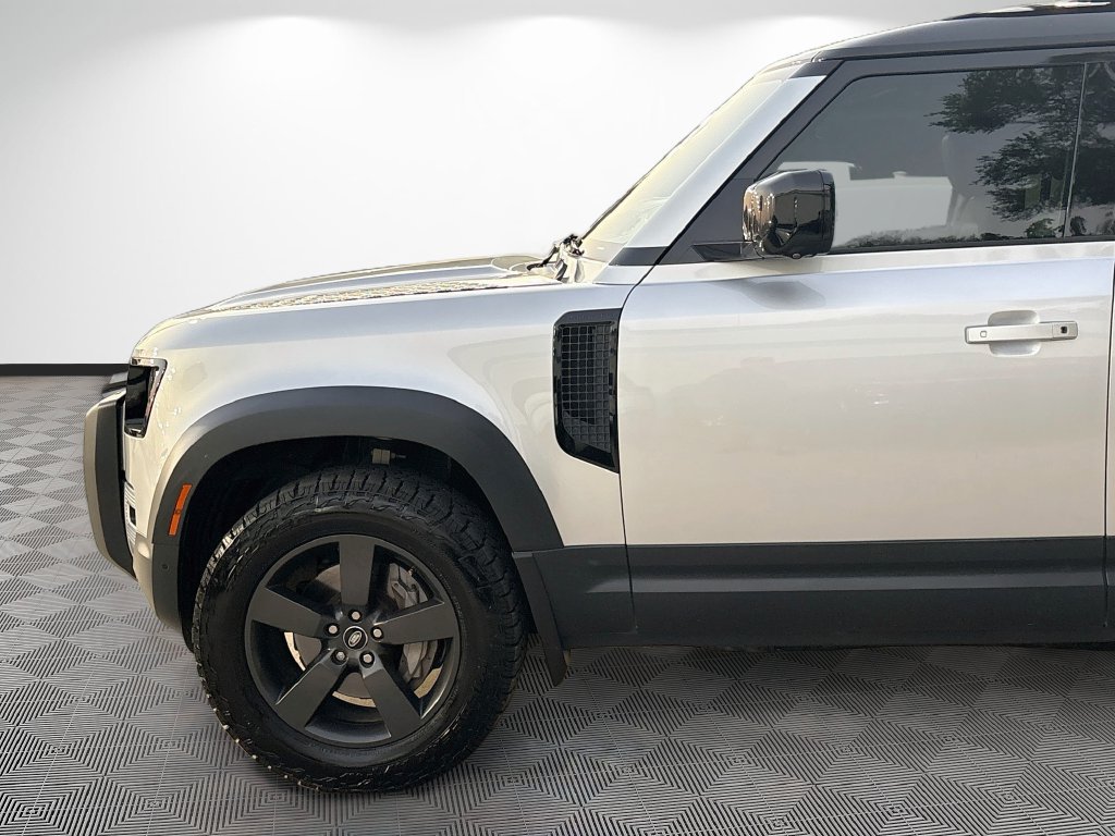 Used 2020 Land Rover Defender 110 First Edition AWD/4WD image 4