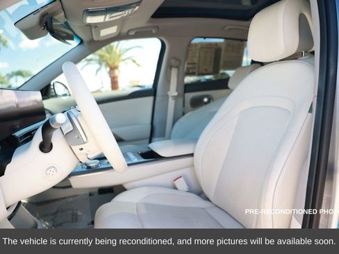 Used 2025 Genesis GV60 Advanced image 17