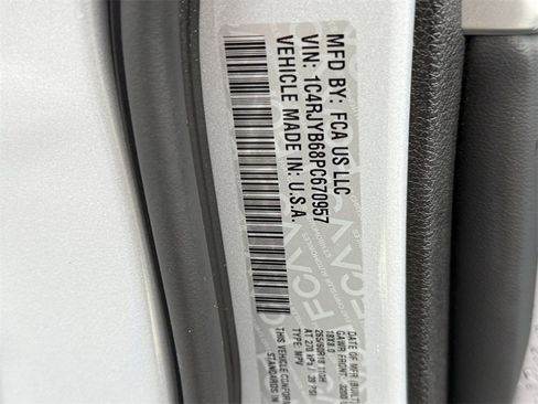 Used 2023 Jeep Grand Cherokee 4WD 4xe image 29