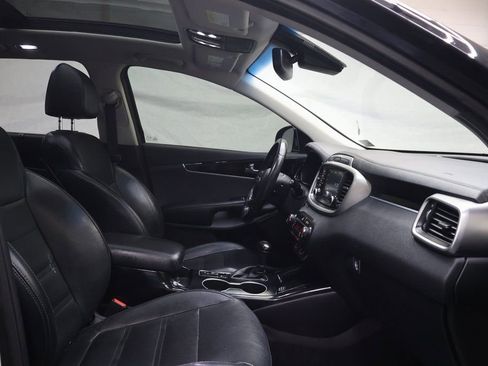 Used 2019 Kia Sorento SX image 10