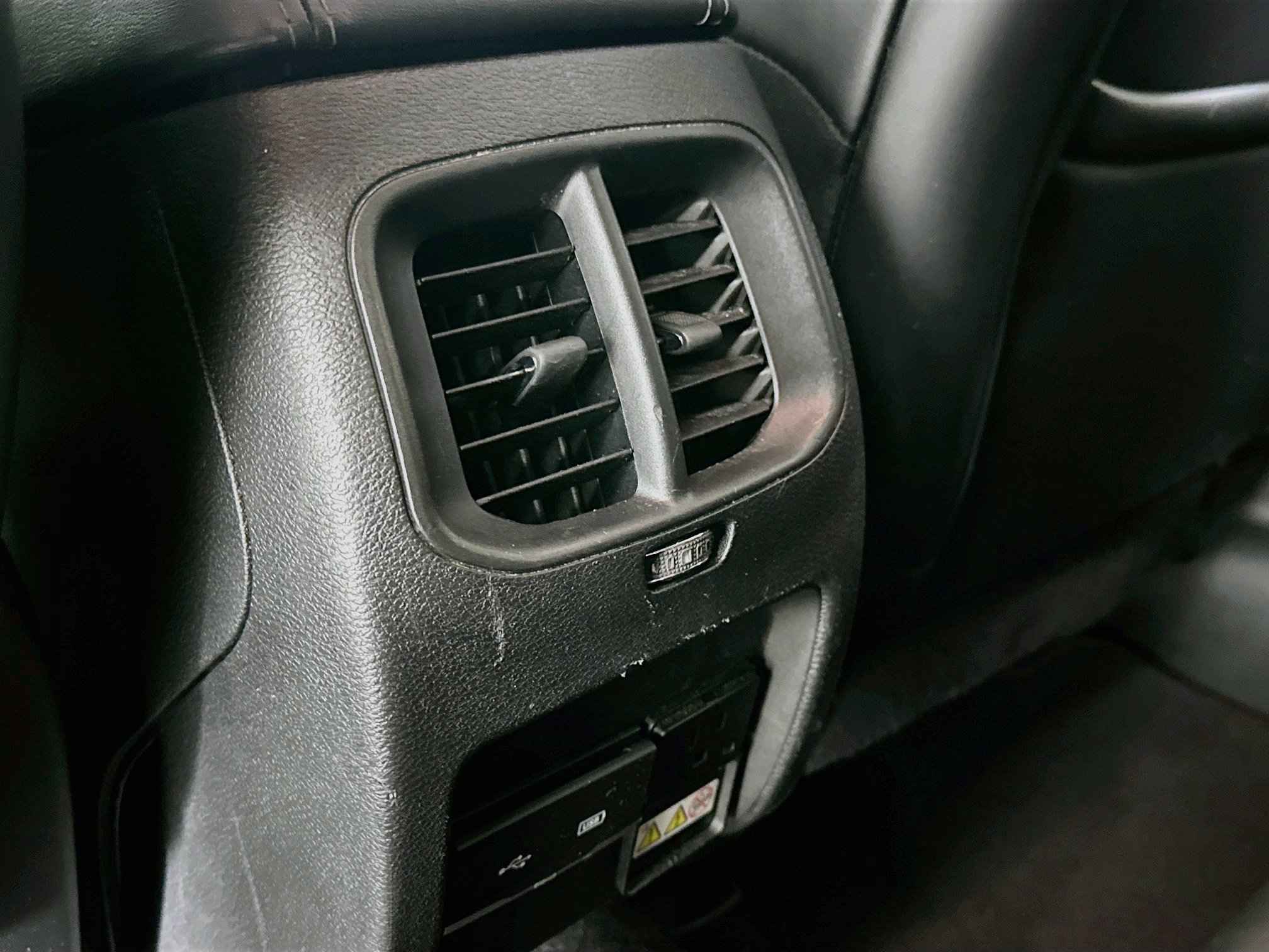 Used 2019 Jeep Cherokee Limited FWD image 25