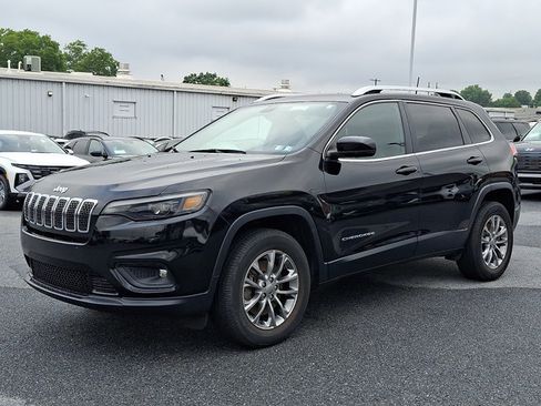 Used 2019 Jeep Cherokee Latitude Plus w/ Comfort/Convenience Group AWD/4WD image 1