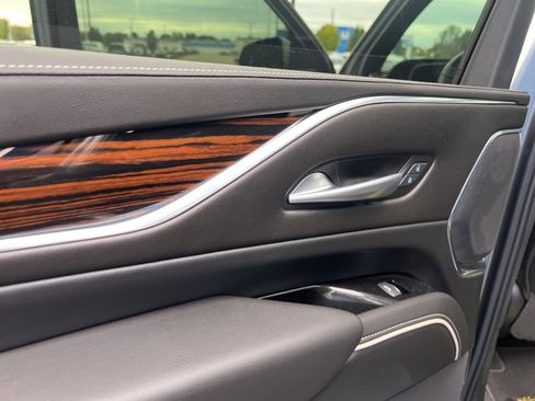 Used 2024 Cadillac Escalade ESV Premium Luxury image 36