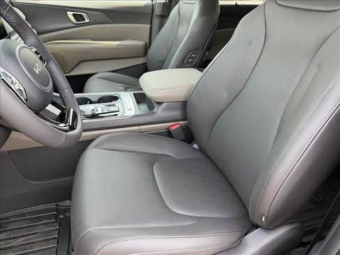 New 2026 Kia Carnival EX image 10