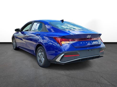 Used 2025 Hyundai Elantra Hybrid FWD image 3