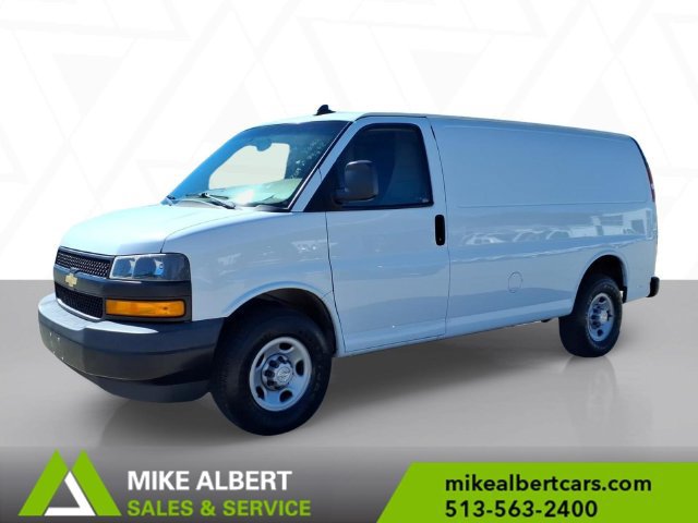 Used 2019 Chevrolet Express 2500 w/ Driver Convenience Package RWD image 3