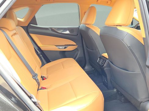 Used 2023 Lexus NX 250 NX 250 w/ Towing Package (2000 Lbs) image 18