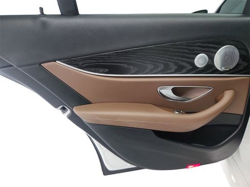 Used 2018 Mercedes-Benz E 300 4MATIC image 26