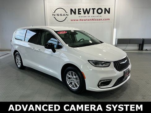 Used 2024 Chrysler Pacifica Touring-L image 1