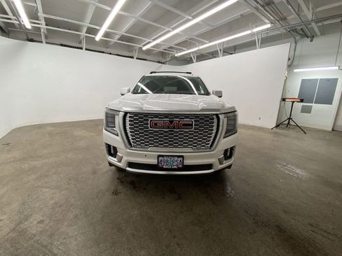 Used 2023 GMC Yukon XL Denali w/ Denali Reserve Package image 9