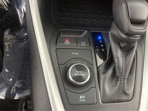 Used 2025 Toyota RAV4 LE image 35