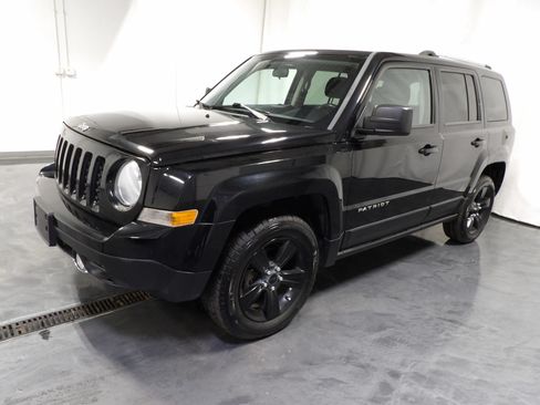 Used 2013 Jeep Patriot Latitude w/ Altitude Pkg AWD/4WD image 3