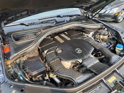 Used 2016 Mercedes-Benz GL 450 4MATIC w/ Premium I Package image 38