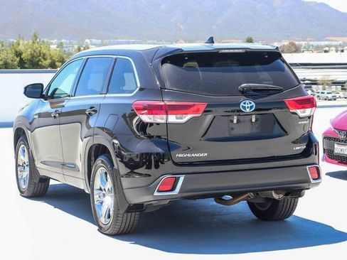 Used 2019 Toyota Highlander Limited Platinum w/ Carpet Mat Package (TMS) AWD/4WD image 4