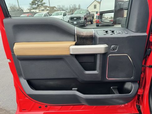 Used 2022 Ford F250 Lariat w/ Chrome Package image 2