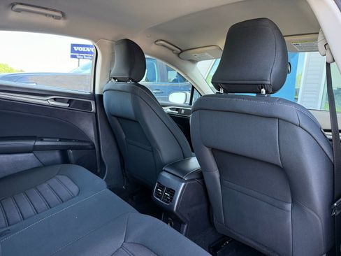 Used 2019 Ford Fusion SE image 19