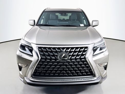 Used 2023 Lexus GX 460 Premium w/ Accessory Package AWD/4WD image 2