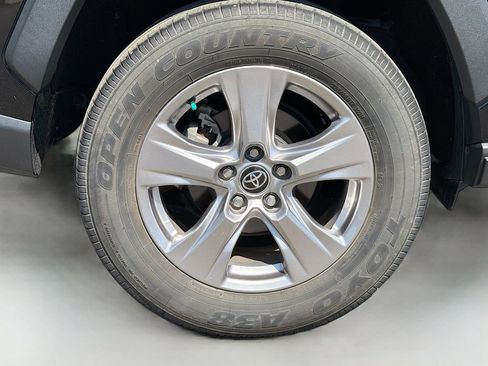 Used 2022 Toyota RAV4 XLE w/ Convenience Package image 9