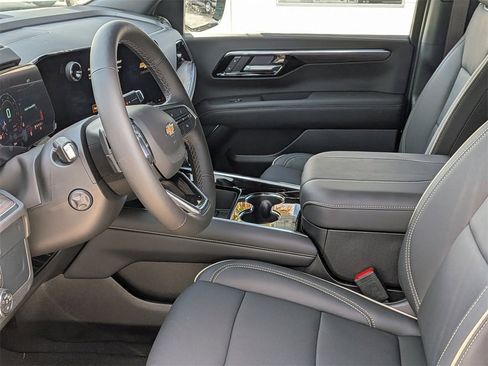 New 2026 Chevrolet Suburban Premier image 18