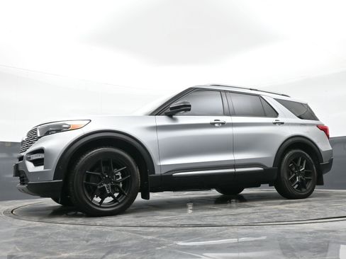 Used 2020 Ford Explorer Platinum w/ Premium Technology Package image 43