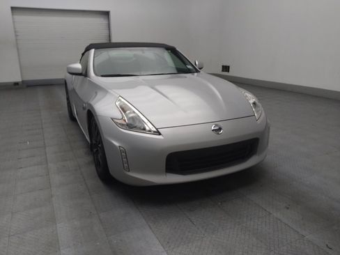 Used 2016 Nissan 370Z Roadster RWD image 13