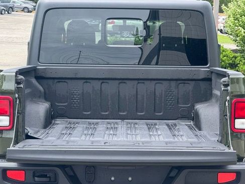 Used 2023 Jeep Gladiator Sport AWD/4WD image 30