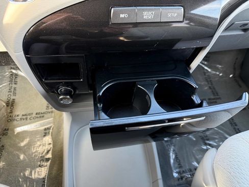 Used 2014 Toyota Sienna LE image 17