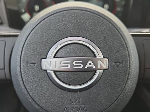 Used 2025 Nissan Kicks SR AWD/4WD image 5