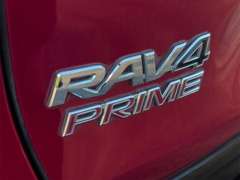 Used 2021 Toyota RAV4 SE image 30