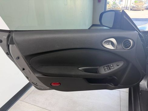 Used 2015 Nissan 370Z Coupe image 17