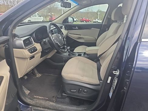 Certified 2020 Kia Sorento LX w/ LX I4 Convenience Package image 3