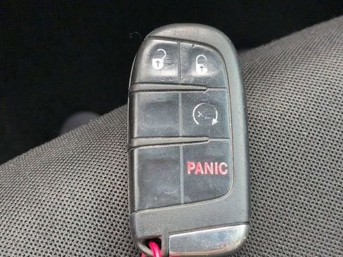 Used 2016 Jeep Renegade Latitude w/ Popular Equipment Group FWD image 25