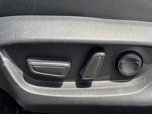 Used 2025 Toyota Camry SE FWD image 10