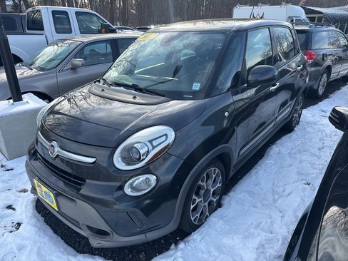 Used 2014 FIAT 500L Trekking w/ Popular Equipment Group image 1