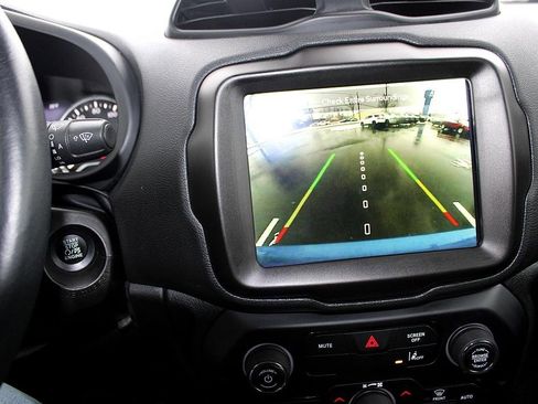 Used 2022 Jeep Renegade Latitude w/ Convenience Group image 21