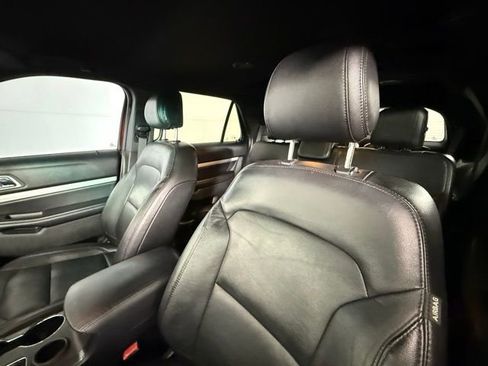 Used 2016 Ford Explorer XLT w/ Equipment Group 202A image 5