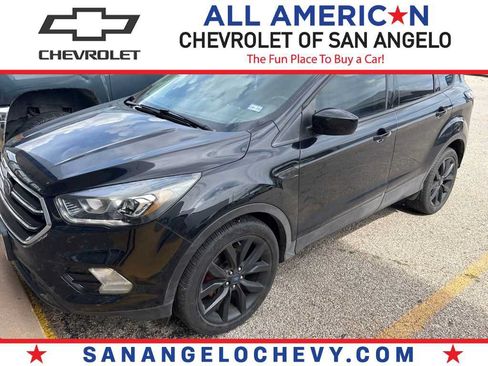 Used 2018 Ford Escape SE w/ SE Sport Appearance Package FWD image 1