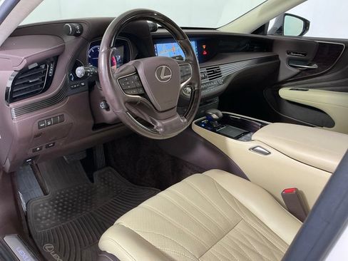 Used 2019 Lexus LS 500 w/ Interior Upgrade Package RWD image 21