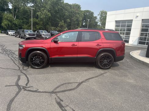 Certified 2023 GMC Acadia SLE w/ Driver Convenience Package AWD/4WD image 2