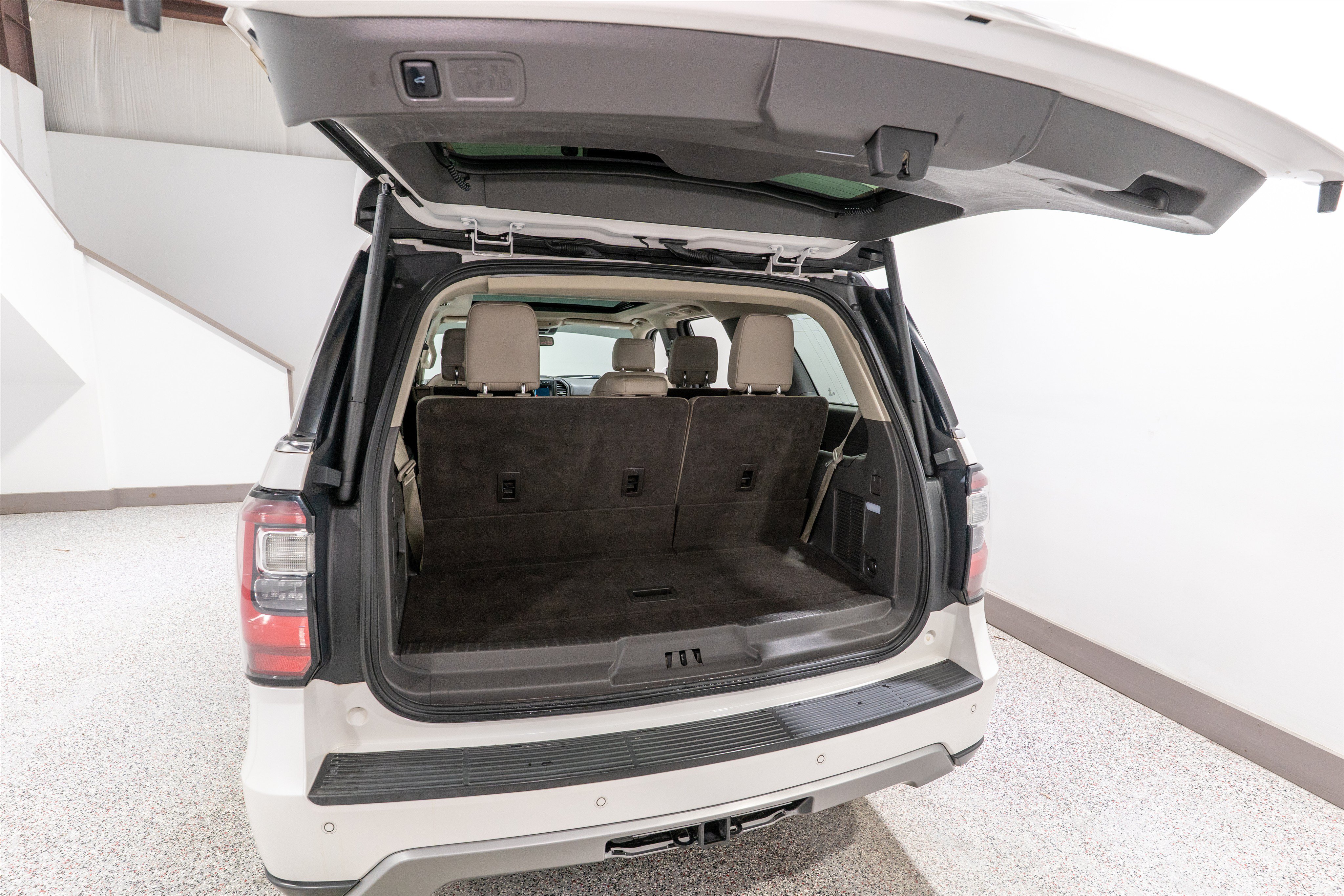 Used 2019 Ford Expedition Limited w/ Equipment Group 302A RWD image 36