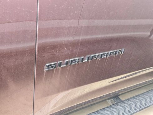 Certified 2023 Chevrolet Suburban Z71 w/ Luxury Package AWD/4WD image 5