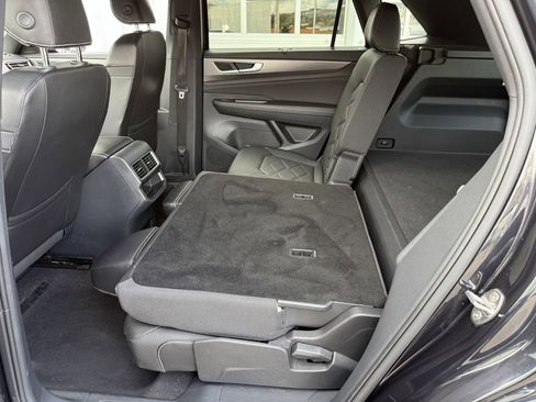 Used 2025 Volkswagen Atlas Cross Sport SE AWD/4WD image 25