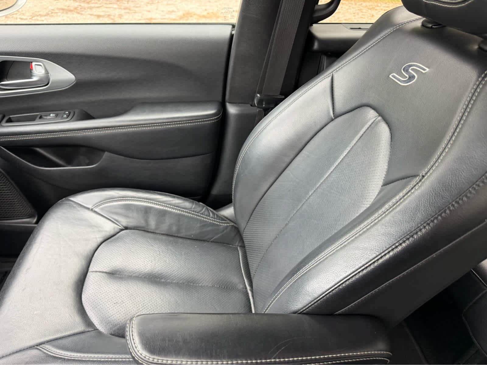 Used 2020 Chrysler Pacifica Touring-L w/ S Appearance Package FWD image 27