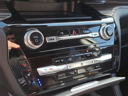 Used 2022 Ford Explorer Limited image 23