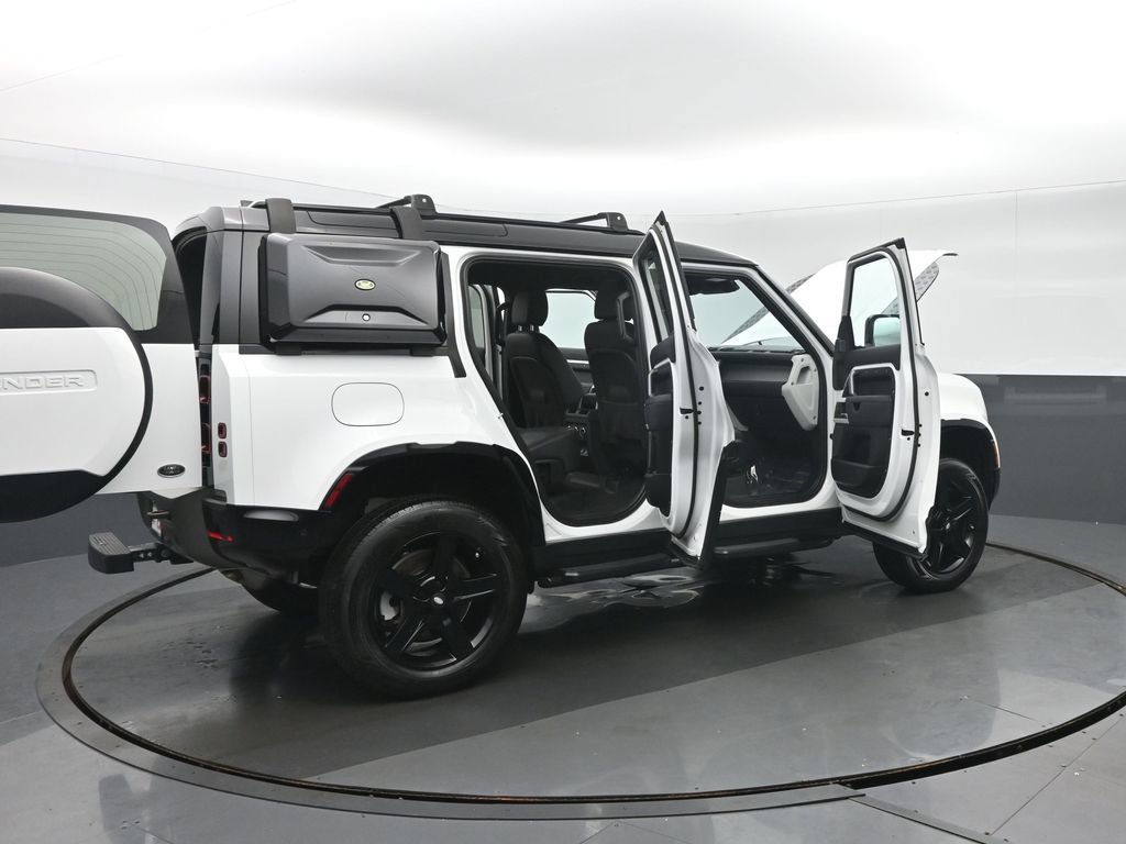 Used 2023 Land Rover Defender 110 X-Dynamic SE AWD/4WD image 38