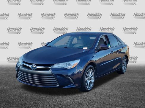 Used 2017 Toyota Camry XLE image 3