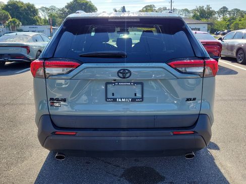 Used 2022 Toyota RAV4 XLE w/ Convenience Package FWD image 5