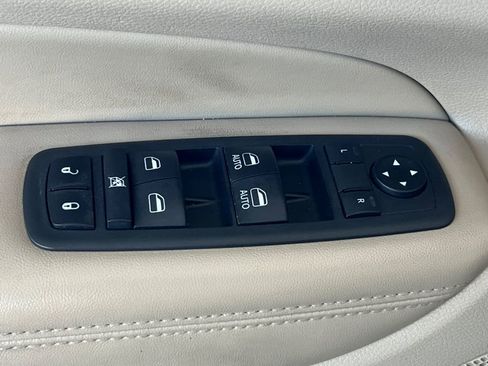 Used 2019 Jeep Grand Cherokee Limited w/ Luxury Group II AWD/4WD image 18