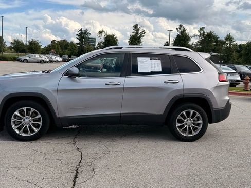 Used 2019 Jeep Cherokee Latitude Plus w/ Comfort/Convenience Group FWD image 4